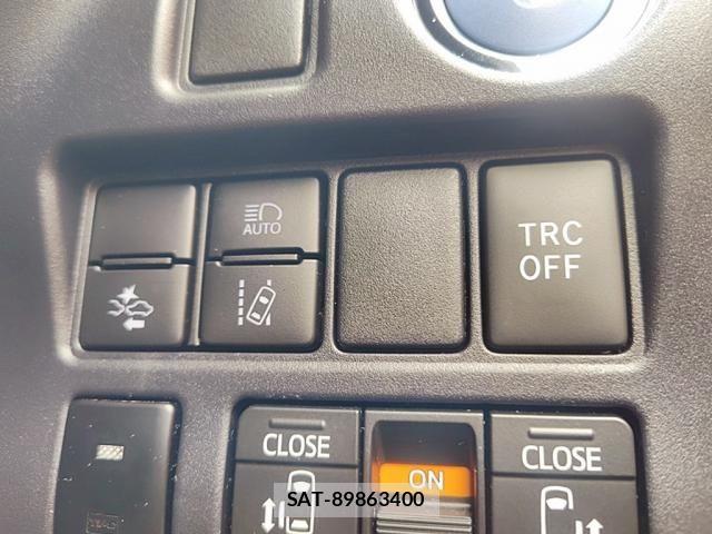 Toyota VOXY HYBRID 2021-06 7621292-22