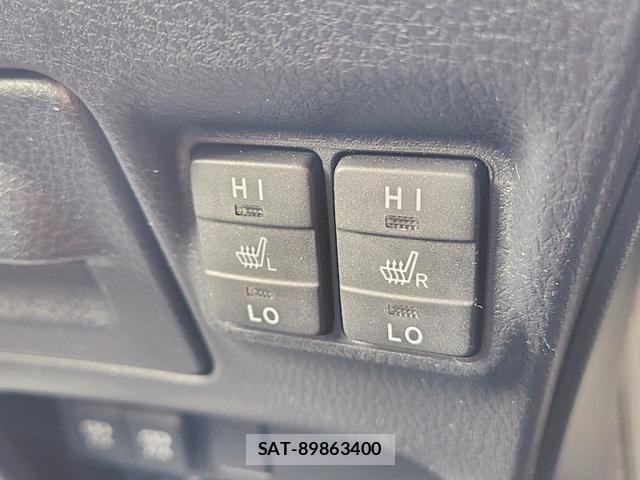 Toyota VOXY HYBRID 2021-06 7621292-23