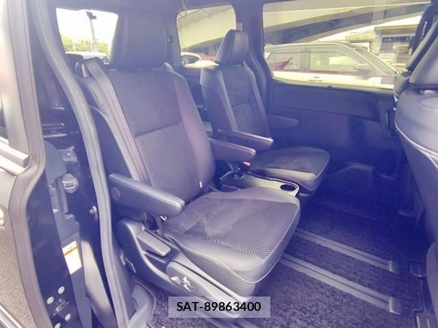 Toyota VOXY HYBRID 2021-06 7621292-28