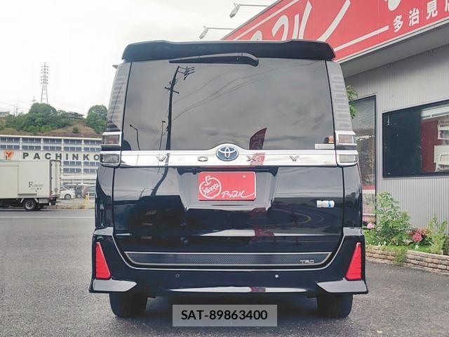 Toyota VOXY HYBRID 2021-06 7621292-4