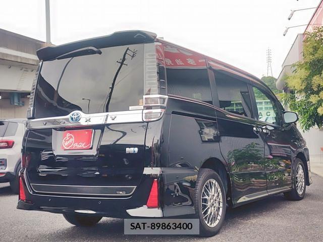Toyota VOXY HYBRID 2021-06 7621292-5