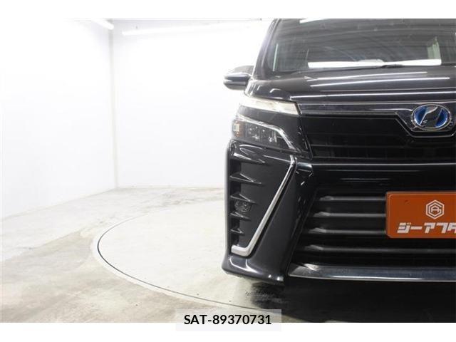 Toyota VOXY HYBRID 2018-03 7621306-10