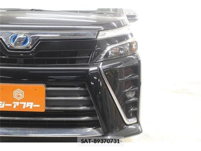 Toyota VOXY HYBRID 2018-03 7621306-13