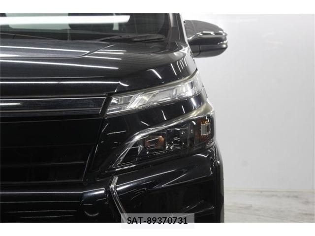 Toyota VOXY HYBRID 2018-03 7621306-14