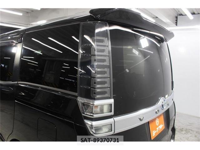 Toyota VOXY HYBRID 2018-03 7621306-17