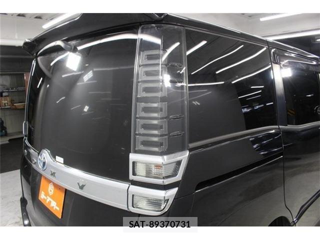 Toyota VOXY HYBRID 2018-03 7621306-18
