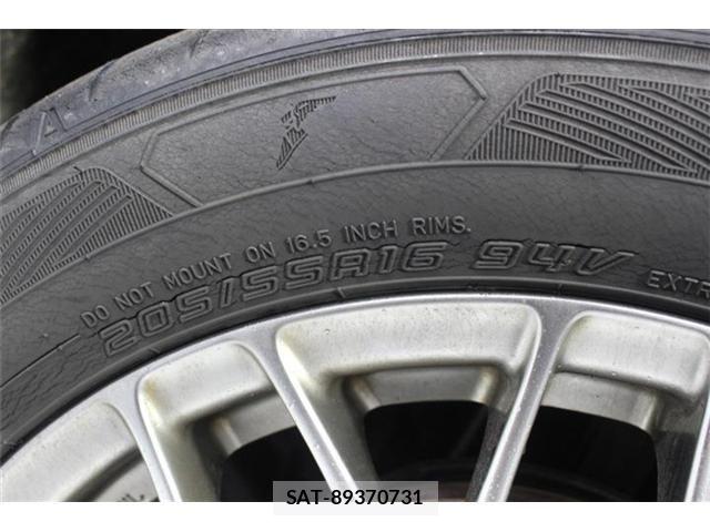 Toyota VOXY HYBRID 2018-03 7621306-21