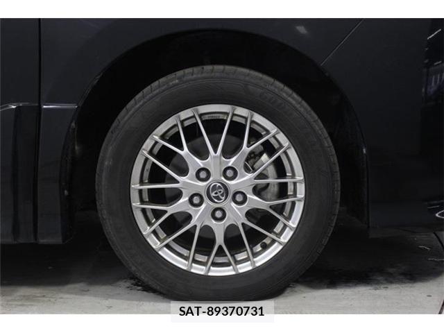 Toyota VOXY HYBRID 2018-03 7621306-22