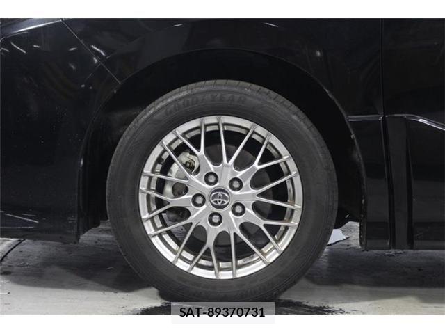 Toyota VOXY HYBRID 2018-03 7621306-23