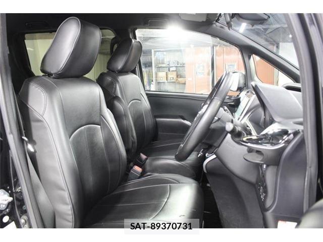 Toyota VOXY HYBRID 2018-03 7621306-26