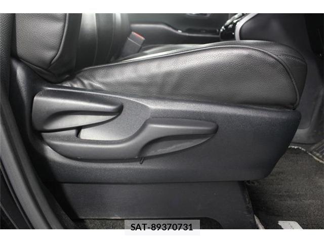 Toyota VOXY HYBRID 2018-03 7621306-27