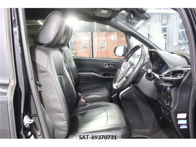 Toyota VOXY HYBRID 2018-03 7621306-28