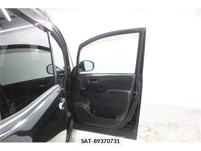 Toyota VOXY HYBRID 2018-03 7621306-29