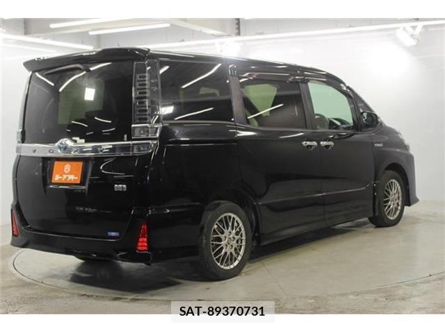 Toyota VOXY HYBRID 2018-03 7621306-4