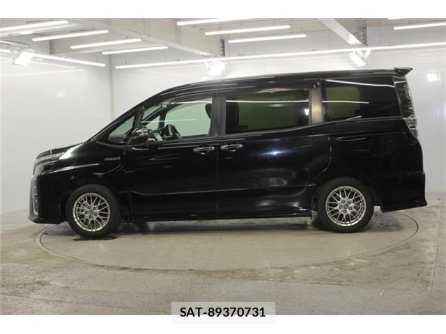 Toyota VOXY HYBRID 2018-03 7621306-7