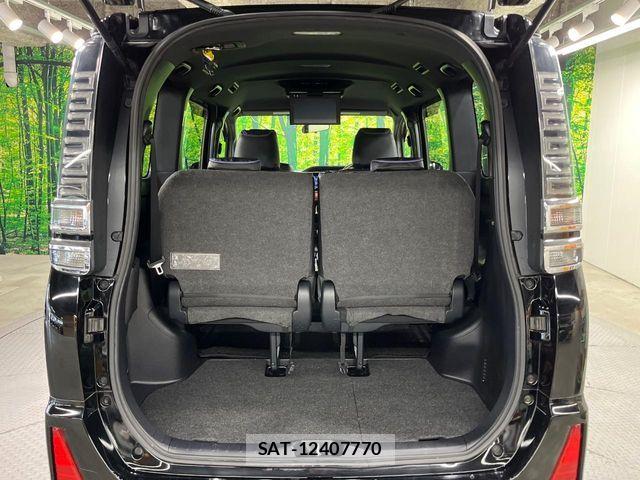 Toyota VOXY HYBRID 2017-07 7621298-10
