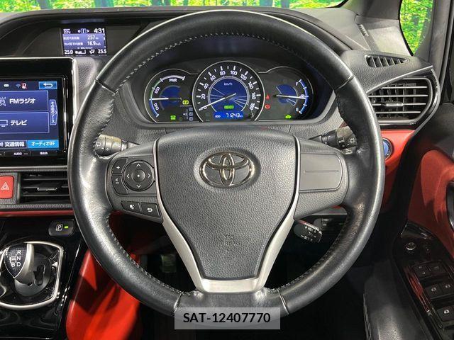 Toyota VOXY HYBRID 2017-07 7621298-11