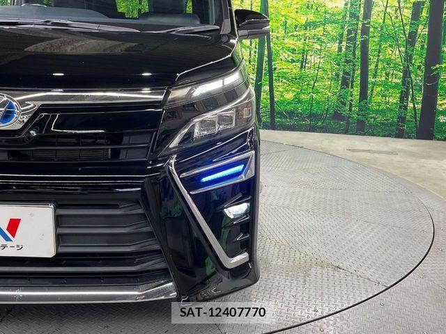 Toyota VOXY HYBRID 2017-07 7621298-12