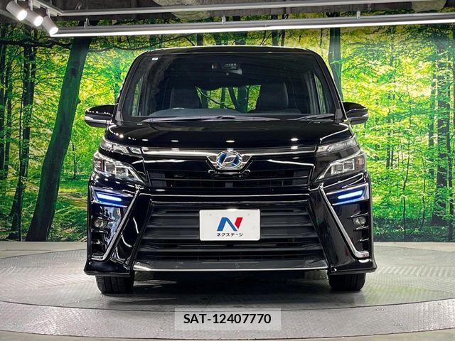 Toyota VOXY HYBRID 2017-07 7621298-14