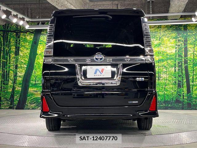 Toyota VOXY HYBRID 2017-07 7621298-15