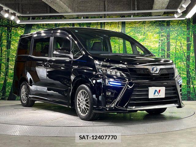 Toyota VOXY HYBRID 2017-07 7621298-16