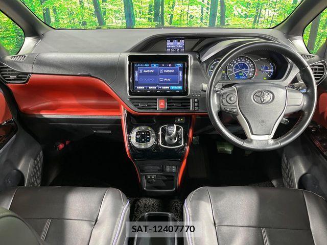 Toyota VOXY HYBRID 2017-07 7621298-1