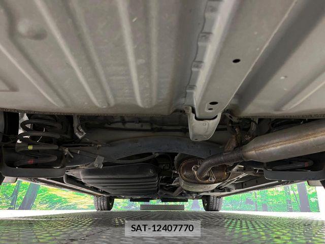 Toyota VOXY HYBRID 2017-07 7621298-19