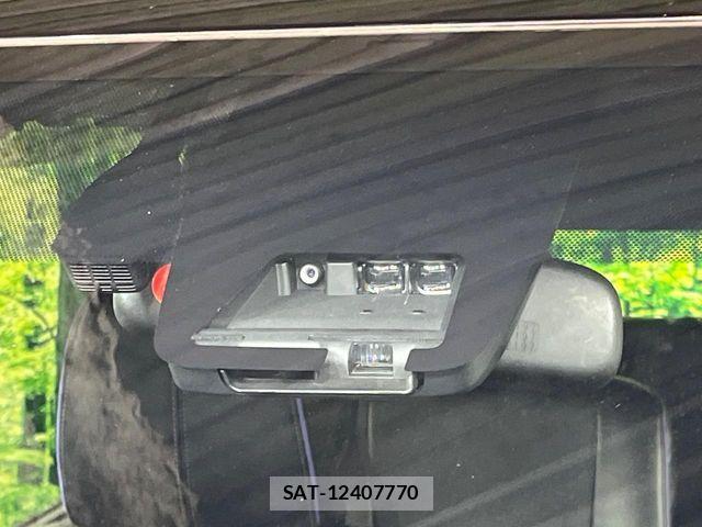 Toyota VOXY HYBRID 2017-07 7621298-4