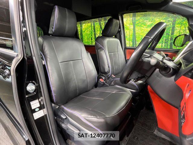 Toyota VOXY HYBRID 2017-07 7621298-7