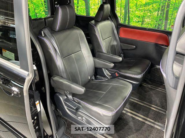 Toyota VOXY HYBRID 2017-07 7621298-8