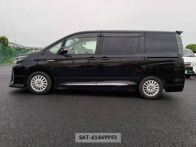 Toyota VOXY HYBRID 2015-06 7621305-11
