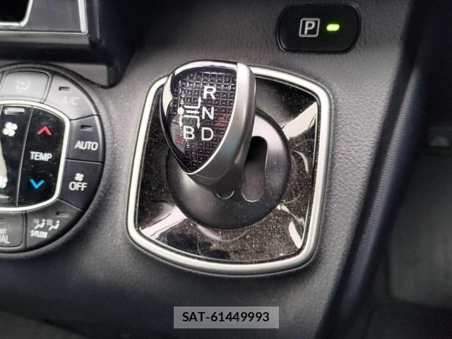 Toyota VOXY HYBRID 2015-06 7621305-14