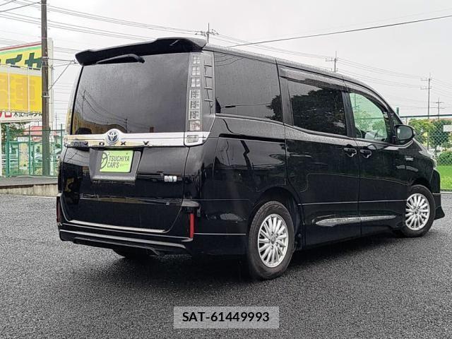 Toyota VOXY HYBRID 2015-06 7621305-1
