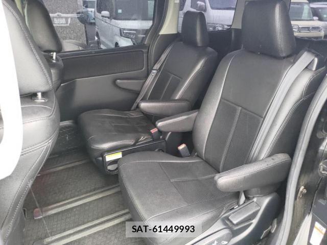 Toyota VOXY HYBRID 2015-06 7621305-22