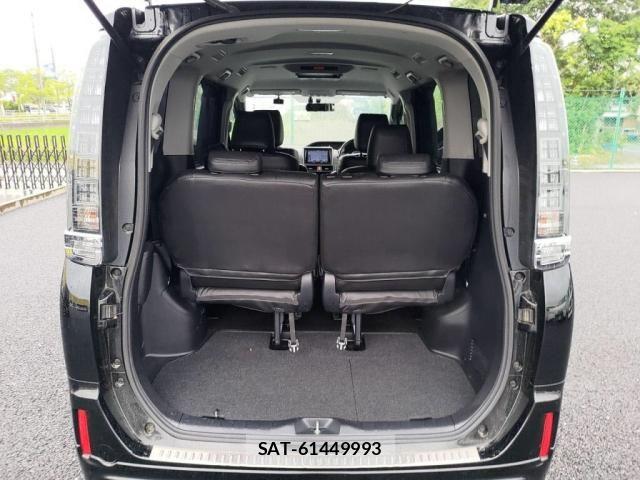 Toyota VOXY HYBRID 2015-06 7621305-24