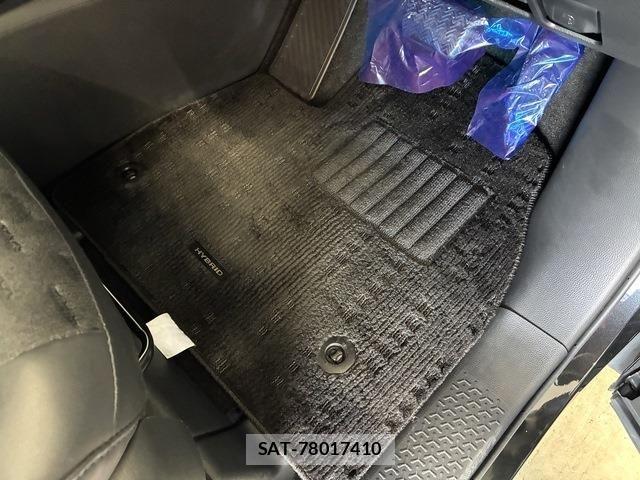 Toyota VOXY HYBRID 2023-04 7621286-13