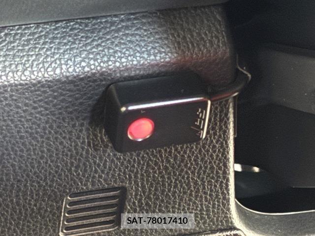 Toyota VOXY HYBRID 2023-04 7621286-15