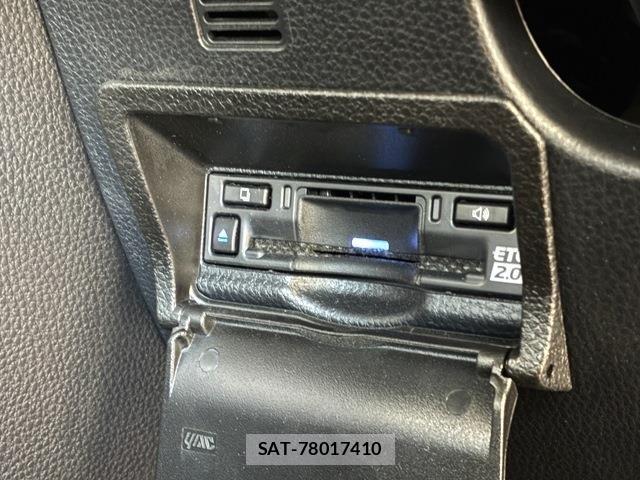 Toyota VOXY HYBRID 2023-04 7621286-16