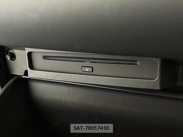 Toyota VOXY HYBRID 2023-04 7621286-17