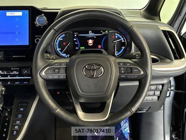 Toyota VOXY HYBRID 2023-04 7621286-22