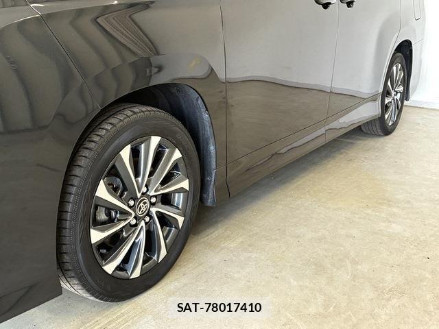 Toyota VOXY HYBRID 2023-04 7621286-23