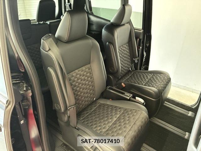 Toyota VOXY HYBRID 2023-04 7621286-8