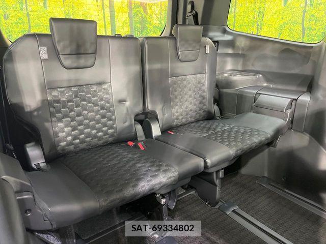 Toyota VOXY HYBRID 2024-01 7621280-9