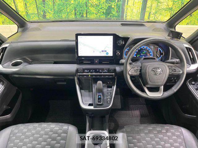 Toyota VOXY HYBRID 2024-01 7621280-1