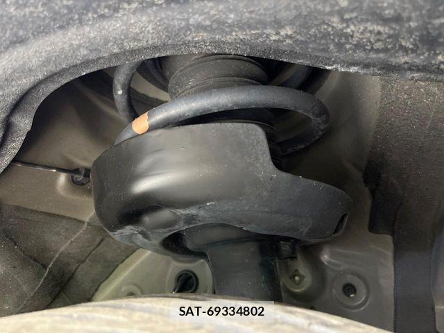 Toyota VOXY HYBRID 2024-01 7621280-19