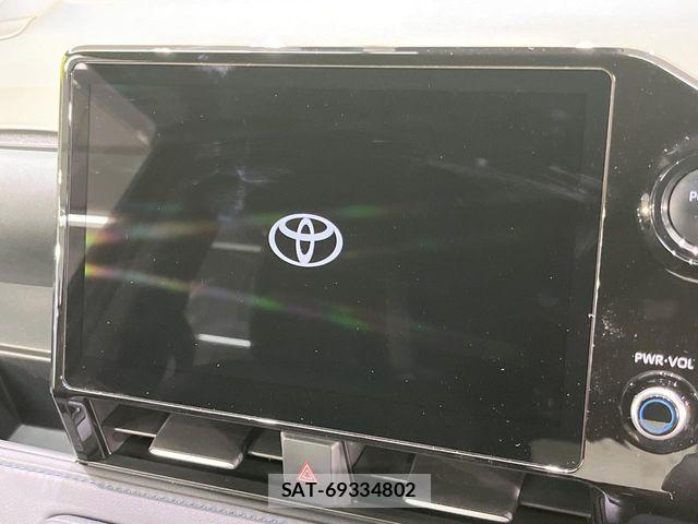 Toyota VOXY HYBRID 2024-01 7621280-2