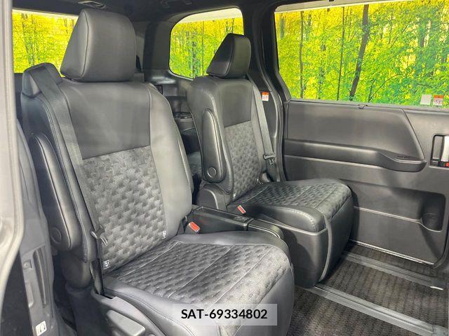 Toyota VOXY HYBRID 2024-01 7621280-8