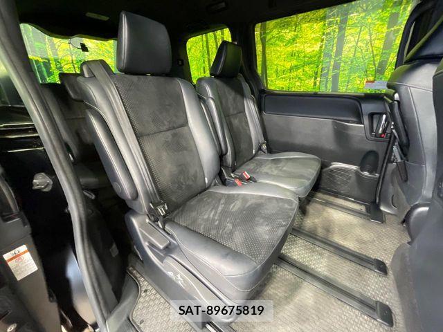 Toyota VOXY HYBRID 2021-09 7621291-9