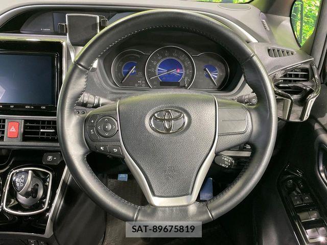 Toyota VOXY HYBRID 2021-09 7621291-11