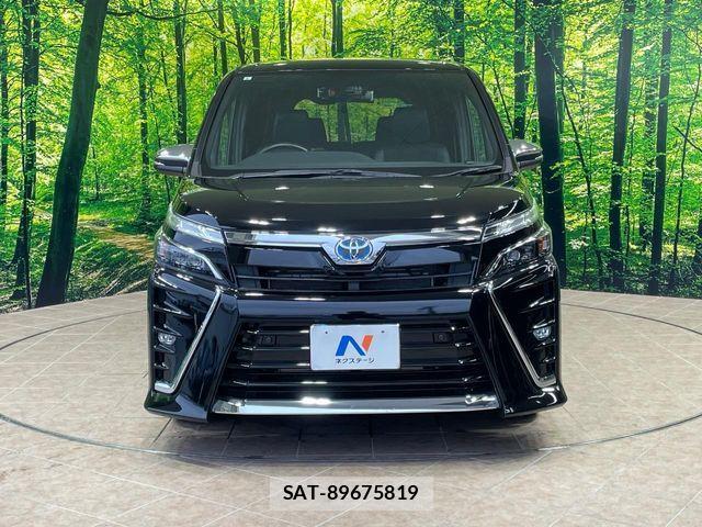 Toyota VOXY HYBRID 2021-09 7621291-14